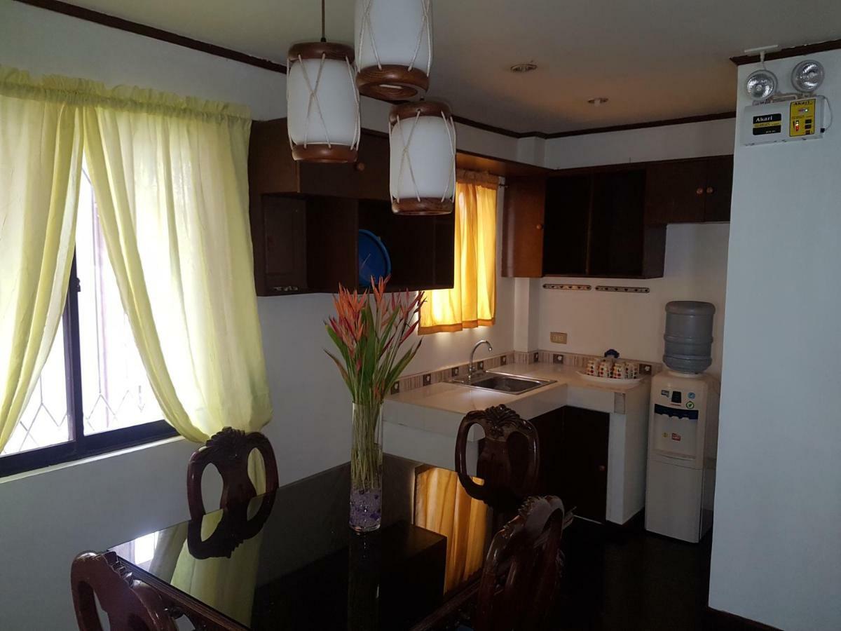 Joyful Island Hostel Lapu-Lapu City Exterior photo